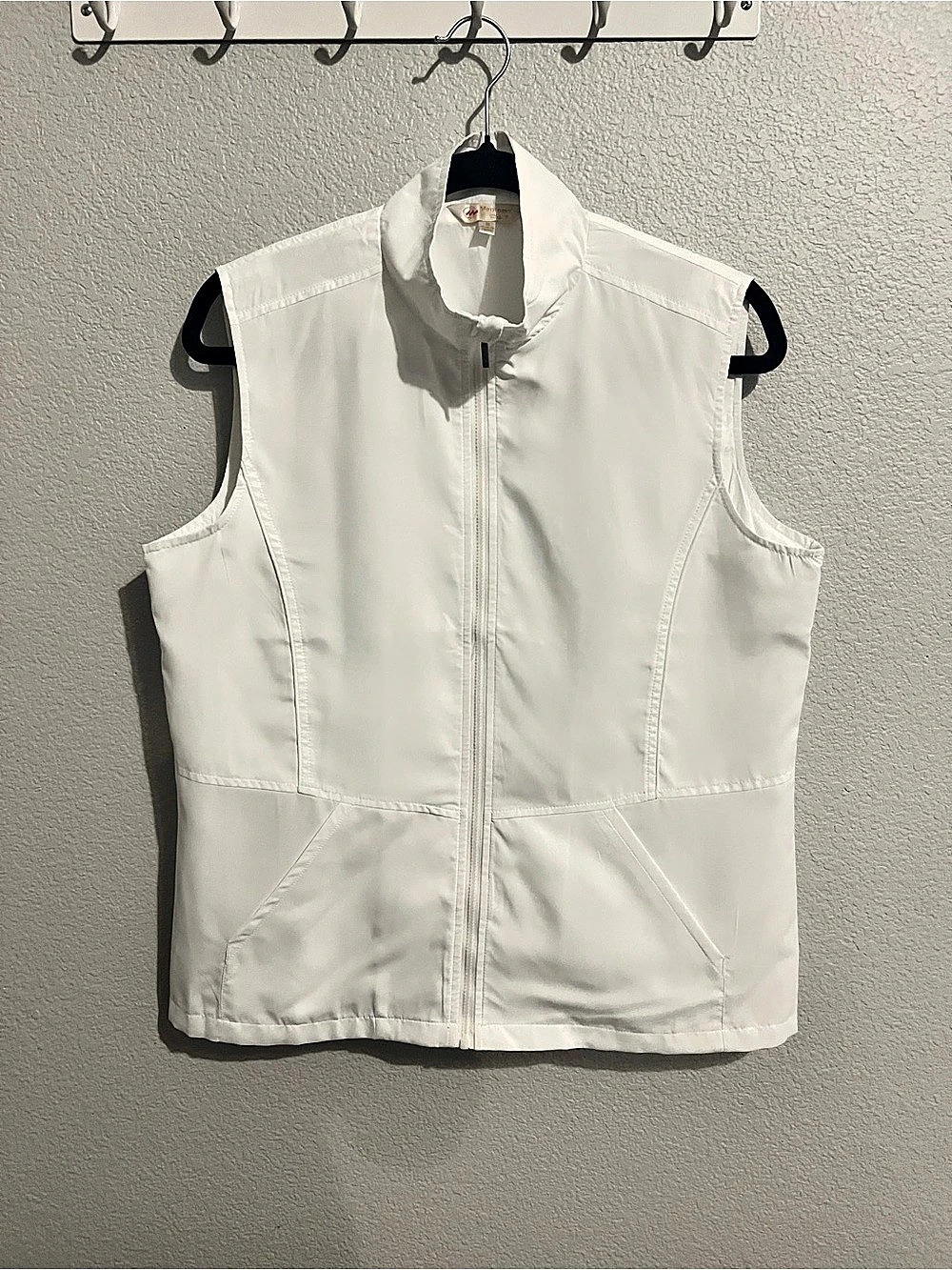 Monterey Club Women's light-weight white golf Vest Size M Like New